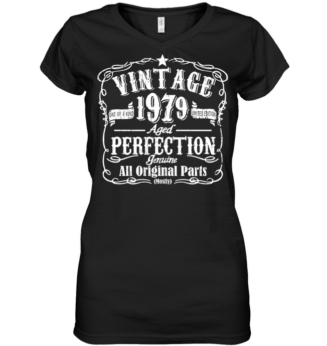 Womens Vintage 1979 Birthday - 39 Years Old 39th Birthday V-neck T-Shirt